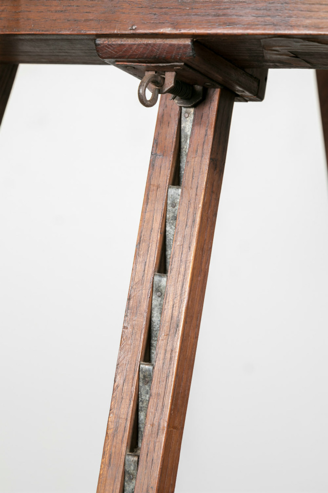 Vintage Wooden Easel – Harbinger